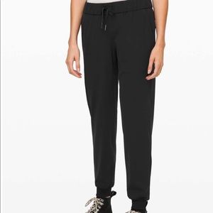 Lululemon On The Fly Jogger, 28”, *woven* material